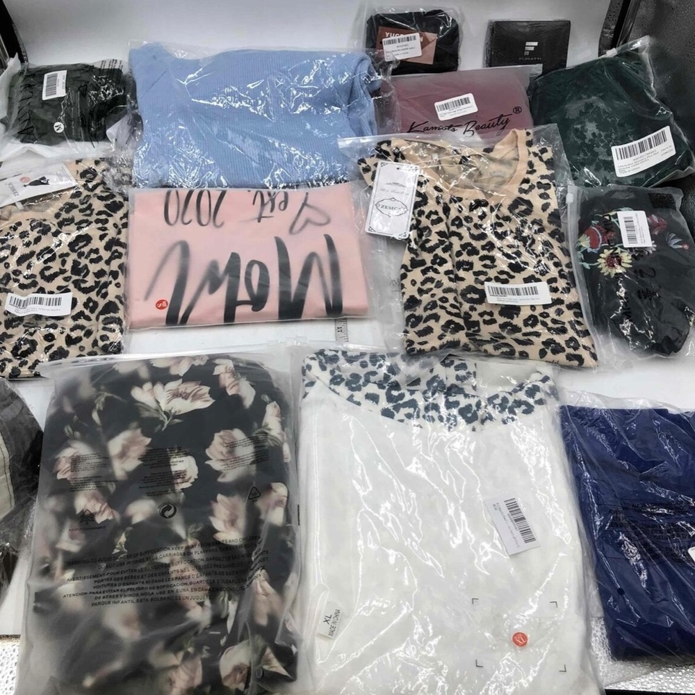 Women's Sz LARGE 🛍5 Piece NEW MYSTERY CLOTHING BOX!🛍